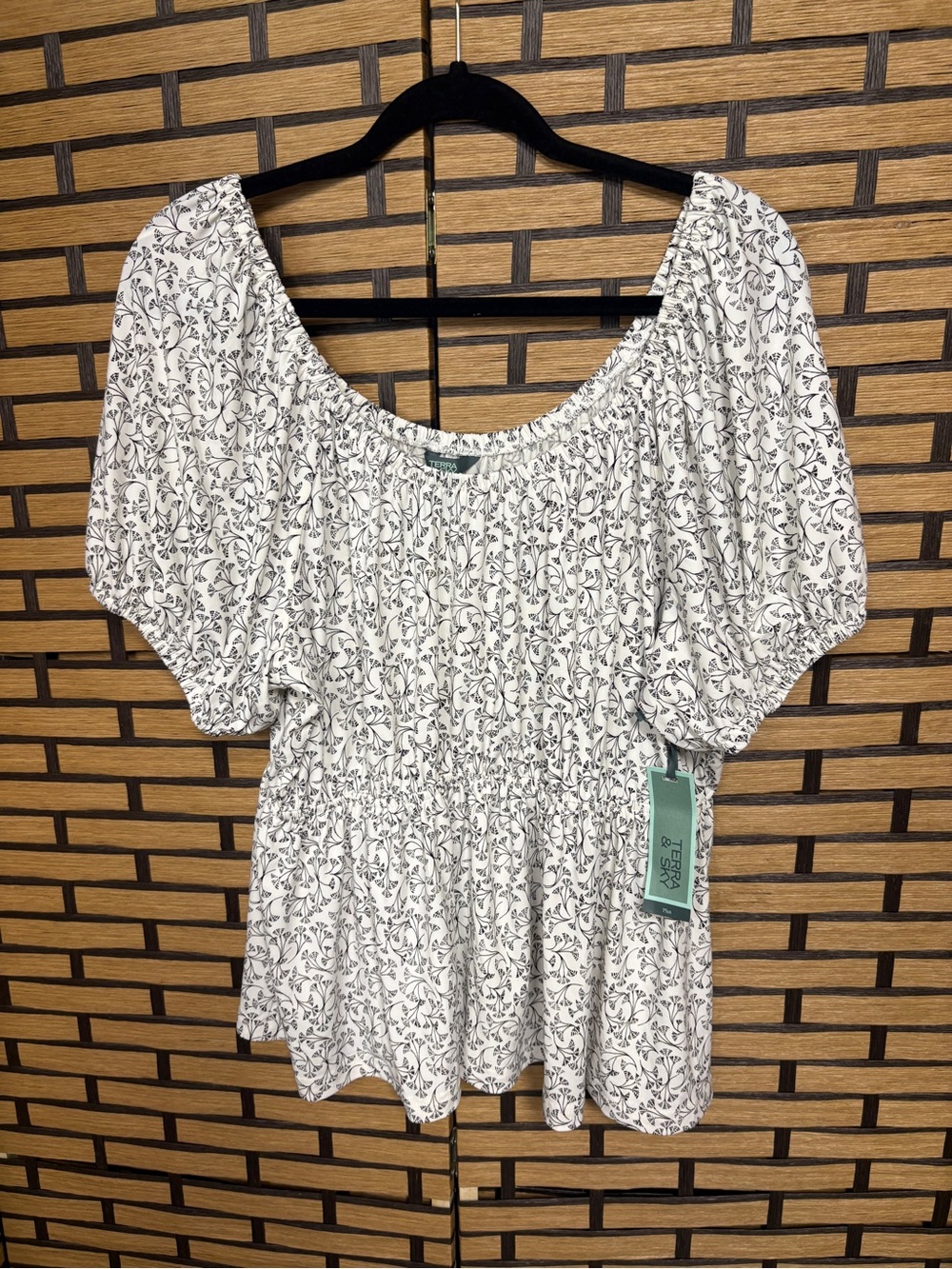 Terra & Sky white floral blouse size 1X